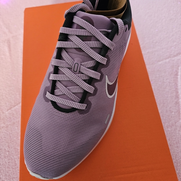 Womens Nike sneakers size 8.5 new in box - Picture 2 of 3